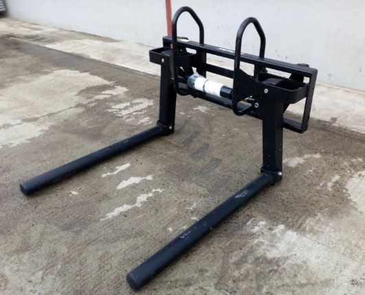 Quicke Flexibal Bale Handler With JCB Tool Carrier Brackets